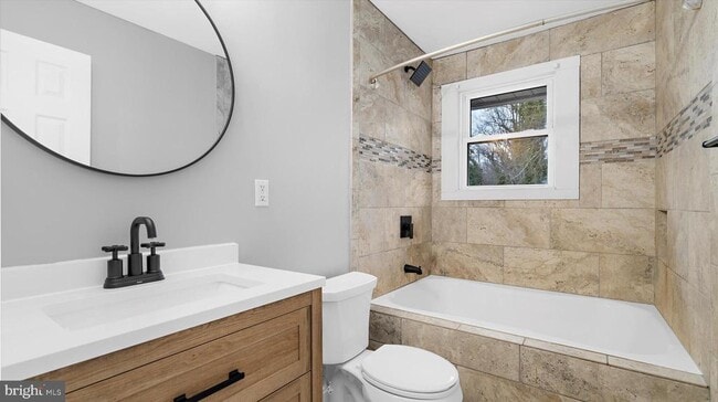 Building Photo - 8009 Nolcrest Rd