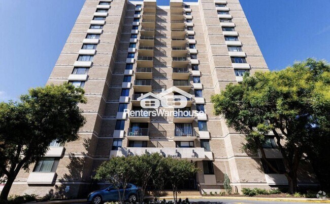Building Photo - 118 Monroe St