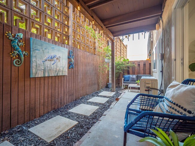 Building Photo - Fully Furnished Minutes from the Beach Newly Remodeled 2 Bedroom Move in Ready!