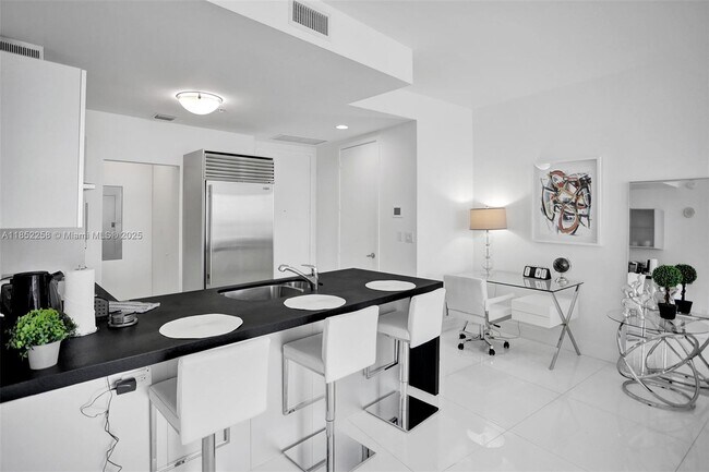 Building Photo - 18201 Collins Ave