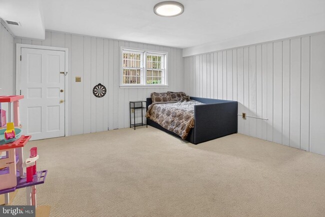 Building Photo - 5973 Searl Terrace