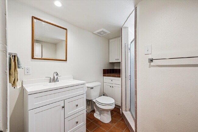 Building Photo - Spacious Comfort in Park Hill – 4-Bed, 2.5...