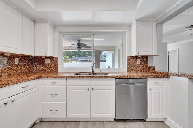 Building Photo - 5031 SW 88th Terrace