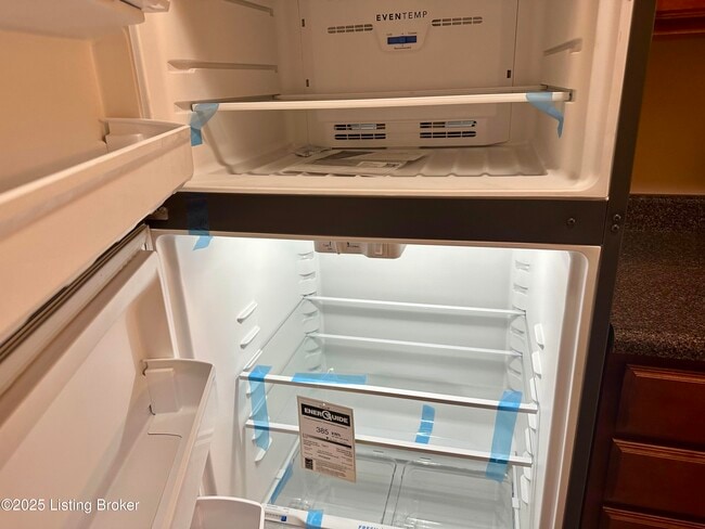 Building Photo - 219 Middletown Square