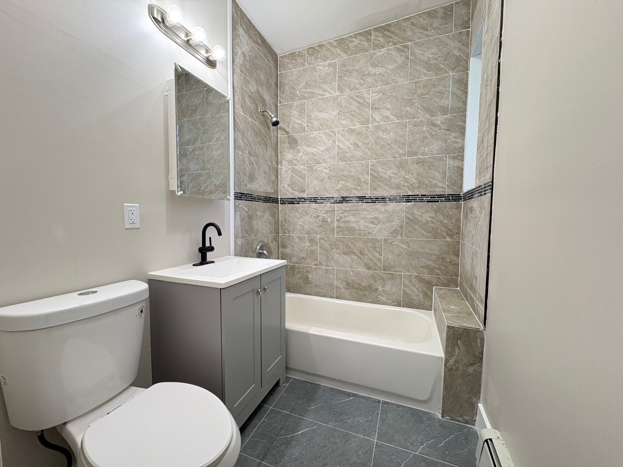 856 S 16th 3F - 856 S 16th St