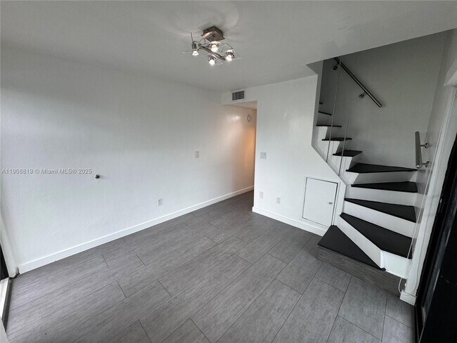 Building Photo - 3011 SW 1st Ave