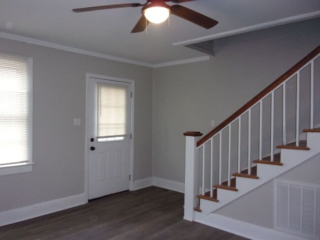Building Photo - Renovated 2 Bedroom 1 1/2 Bath Townhome of...