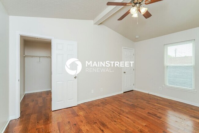 Building Photo - 3 Bedroom Pet-Friendly Home in Louisville,...