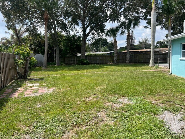 Building Photo - 375 Carrousel Ct