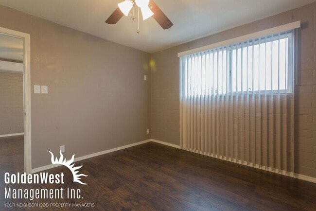 Building Photo - Beautiful 1Bdm 1Ba Apartment in Phoenix! - MI Special.