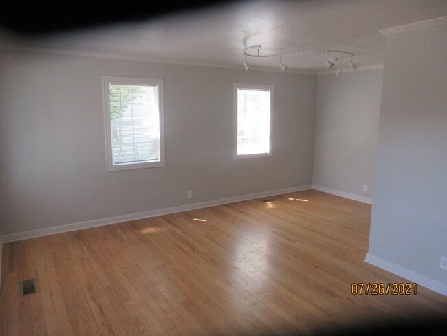 Building Photo - (936) 18th Street Home - 3 Bedroom / 2 Bat...