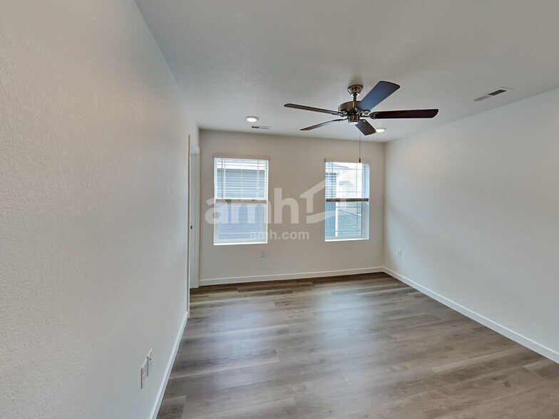 Building Photo - 26147 E Calhoun Pl