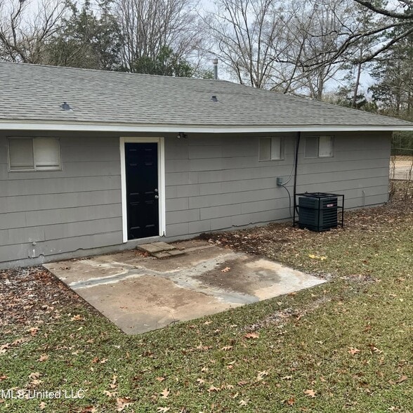 Building Photo - 1144 McCluer Rd