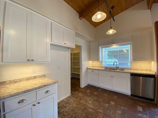 Building Photo - Great 3-Bedroom Home – Peaceful Country Living Just 8 Minutes from Hwy 78!