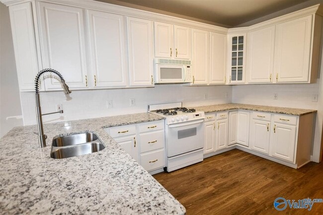 Building Photo - 736 Hobbs Rd SE