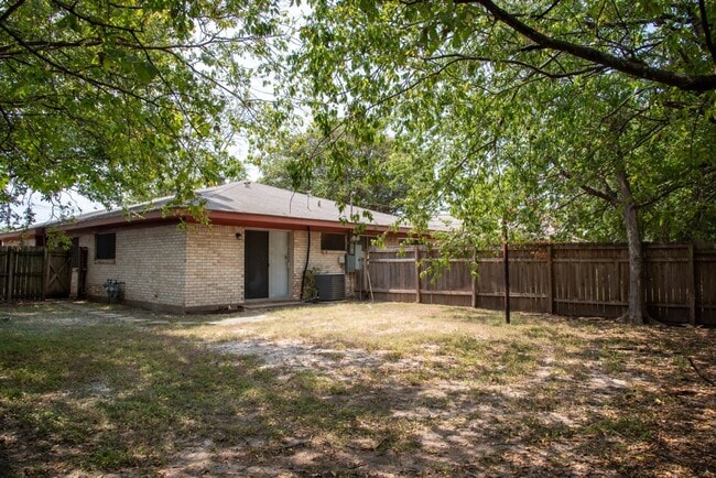 Building Photo - 1700TP