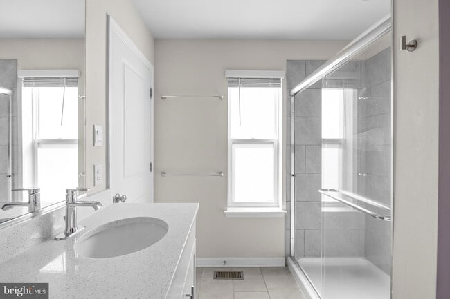 Building Photo - 813 Bond St