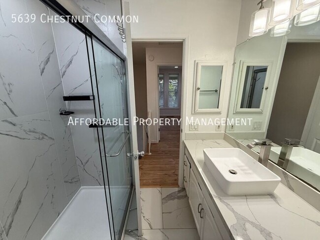 Building Photo - 5639 Chestnut Common