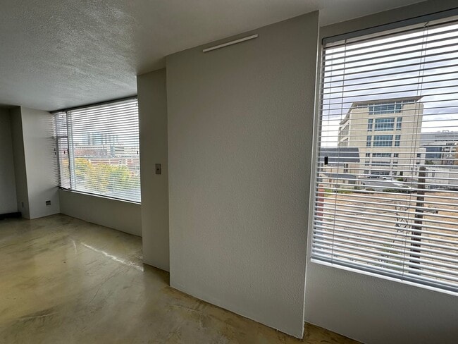 Building Photo - 280 Island Ave