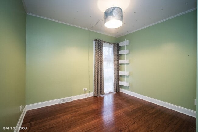 Building Photo - Renovated 3 bedroom home in award winning ...