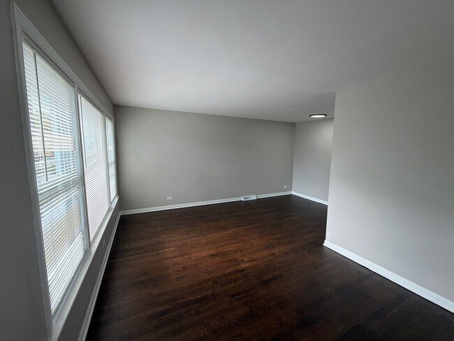 Building Photo - 9756 S Lowe Ave