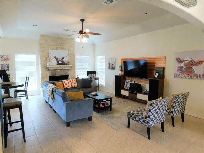 Building Photo - 424 Shayla Ln