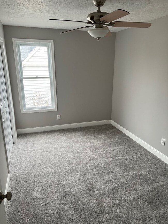 Building Photo - Gorgeous 4 bed, 2.5 bath stunner in Lakewood!