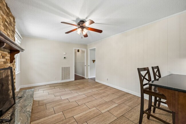 Building Photo - Pet Friendly Four Bedroom with Basement!