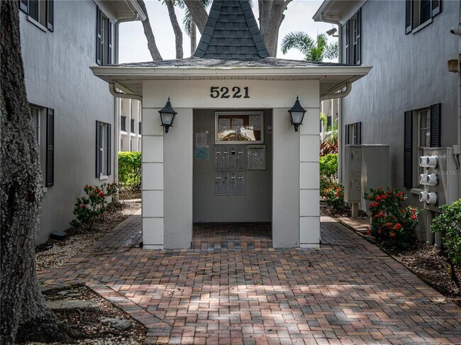 Primary Photo - 5221 Bayshore Blvd