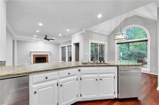 Building Photo - 4825 Chesterfield Ct