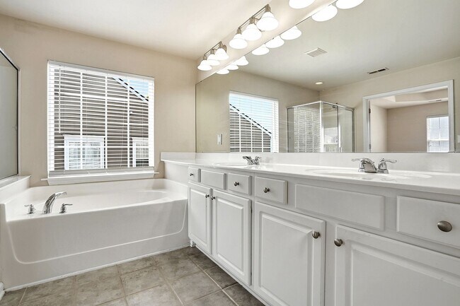 Building Photo - WAKEFIELD HOME WITH 4 BEDROOMS- GREAT HOME!