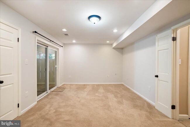 Building Photo - 8316 Linden Oaks Ct