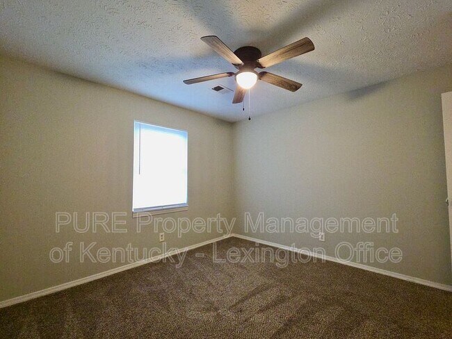 Building Photo - 348 Redding Rd