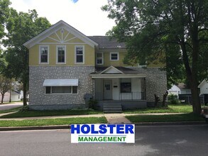 Building Photo - 6-Bedroom, 2-Bath Home Just A Few Blocks From Downtown