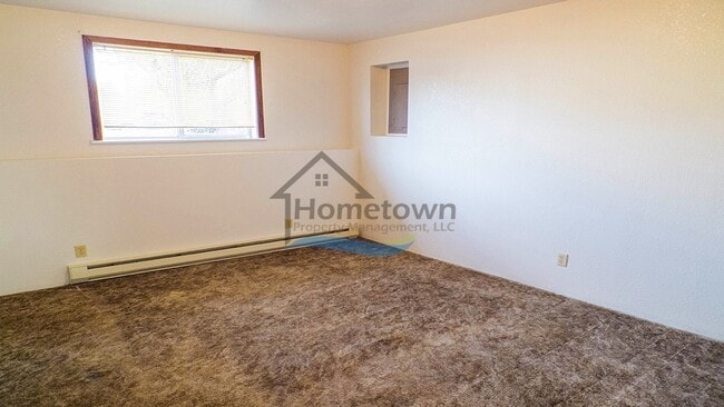 Building Photo - 3 Bed 1.5 Bath with Garage & Fenced Yard