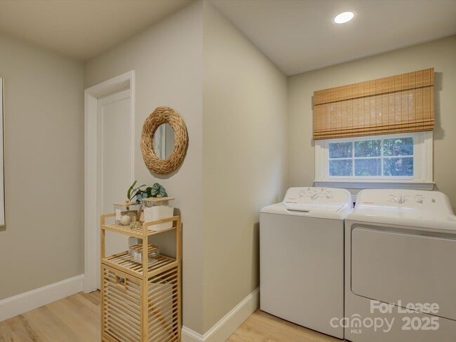 Building Photo - 2016 Wedgedale Dr