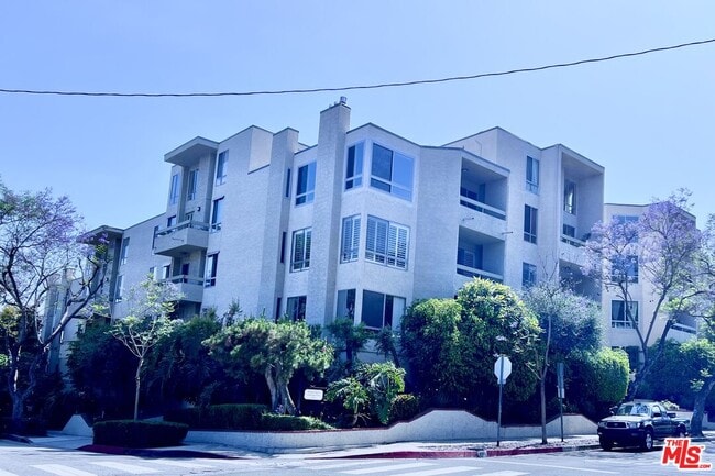 Building Photo - 8960 Cynthia St