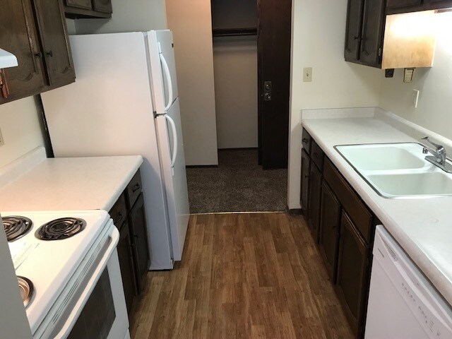 Kitchen - 4231 N 104th St