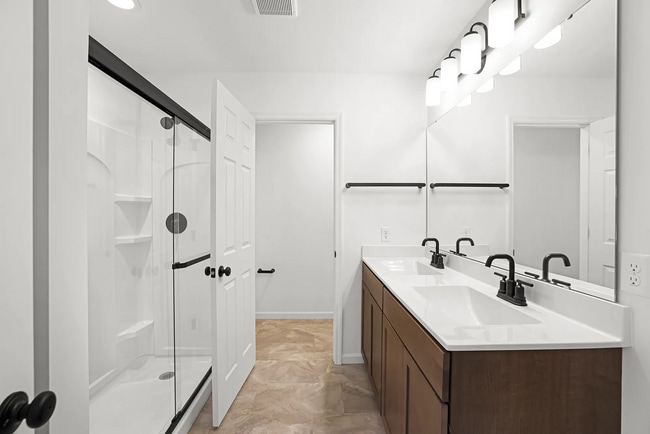 Building Photo - 43 Fairmount Grv Dr