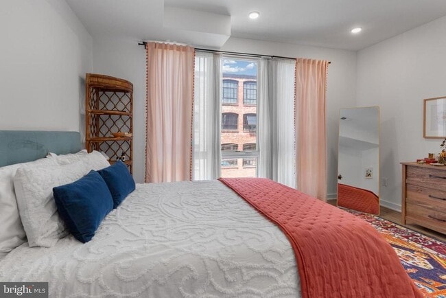 Building Photo - 304 Master St