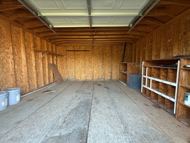 Building Photo - 3 BR/2BA Home w/ Formal Dining Room, 2-Car...