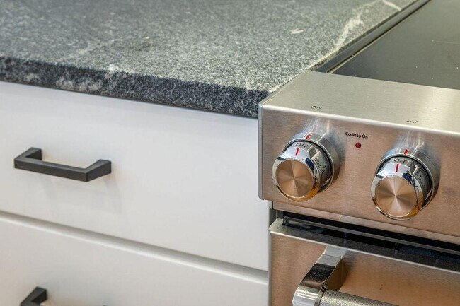 Building Photo - 21 Central St