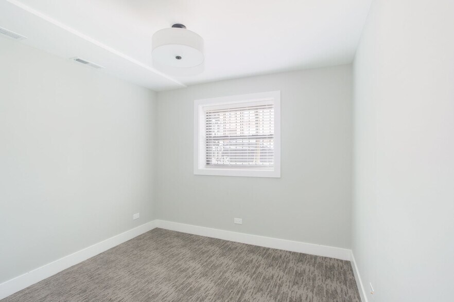 Building Photo - 4409 N Seeley Ave