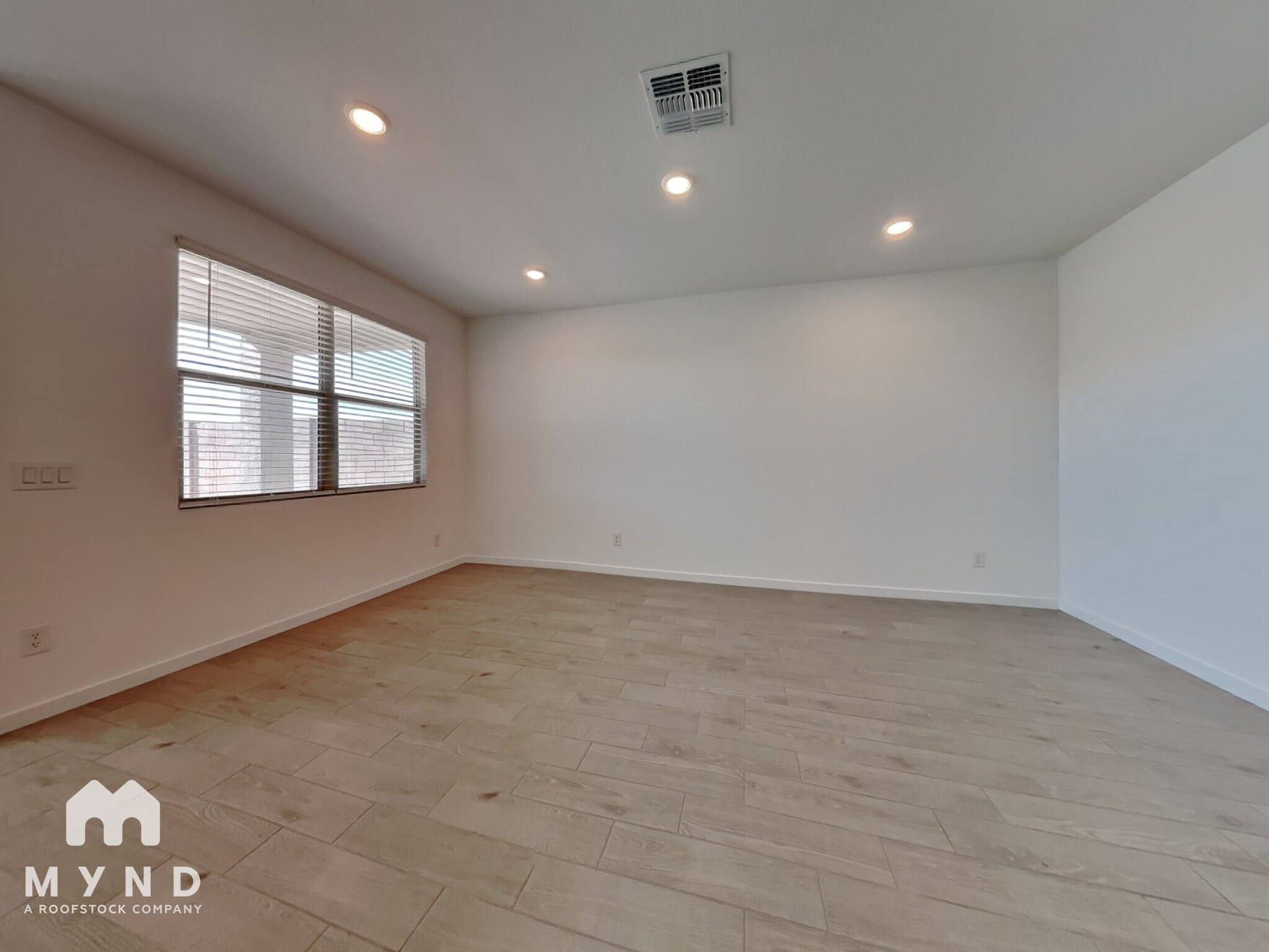 Building Photo - 17335 W Sunnyslope Ln