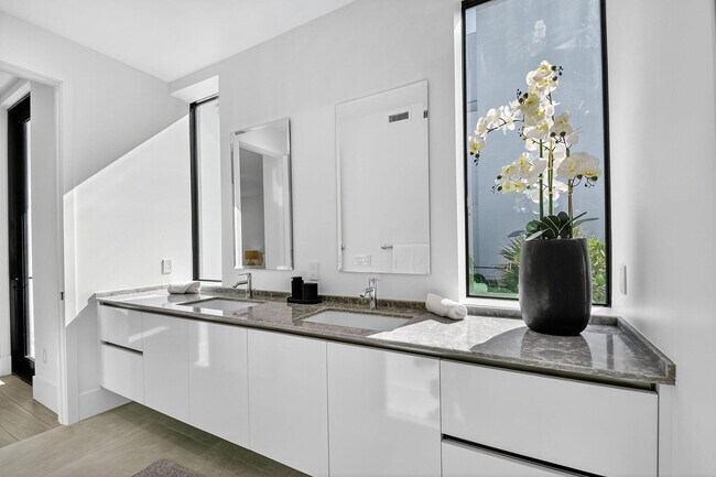 Building Photo - 204 Osceola Park Ln