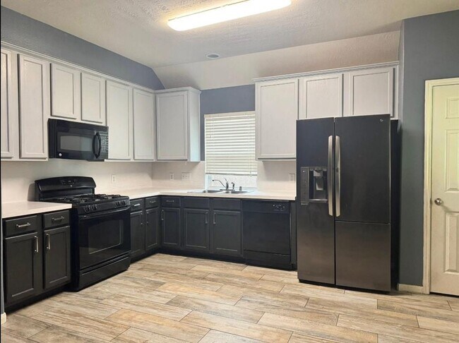 Building Photo - 4019 Strawberry Ct