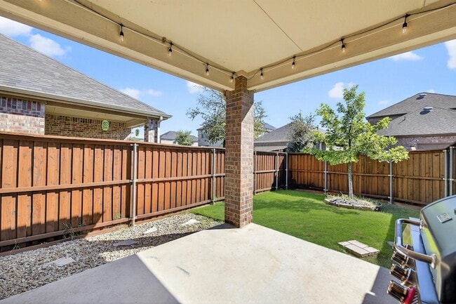 Building Photo - 2209 Barx Dr