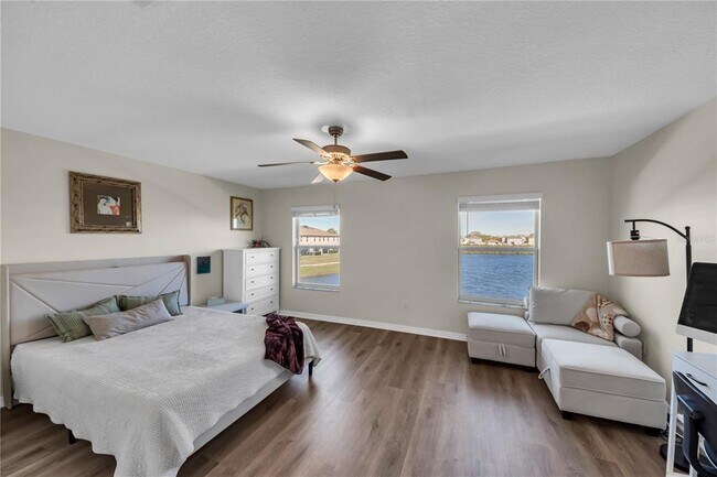 Building Photo - 736 Royal Empress Dr