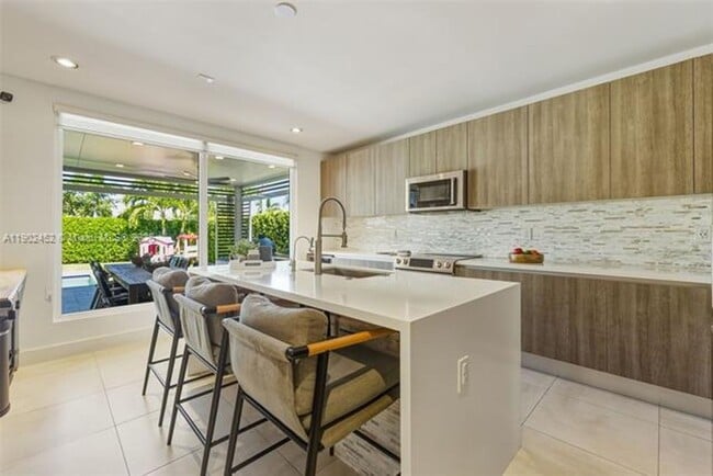 Building Photo - 10359 NW 67th Terrace