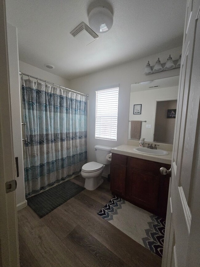 Building Photo - 3BR 2 BA available Feb 1st